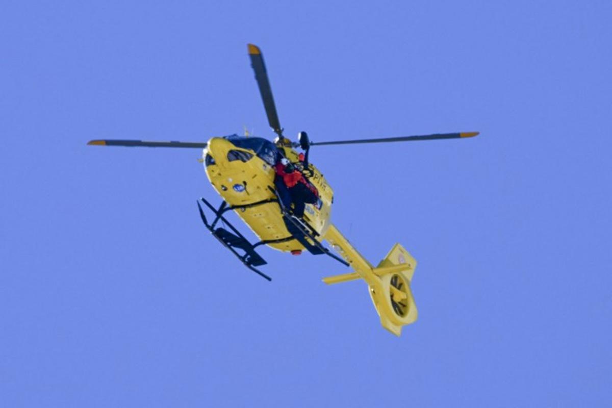 A medical helicopter evacuates US' Lindsey Vonn after she crashed in the women's downhill event during the Milano Cortina 2026 Winter Olympic Games at the Tofane Alpine Skiing Centre in Cortina d'Ampezzo on February 8, 2026.  Stefano RELLANDINI / AFP