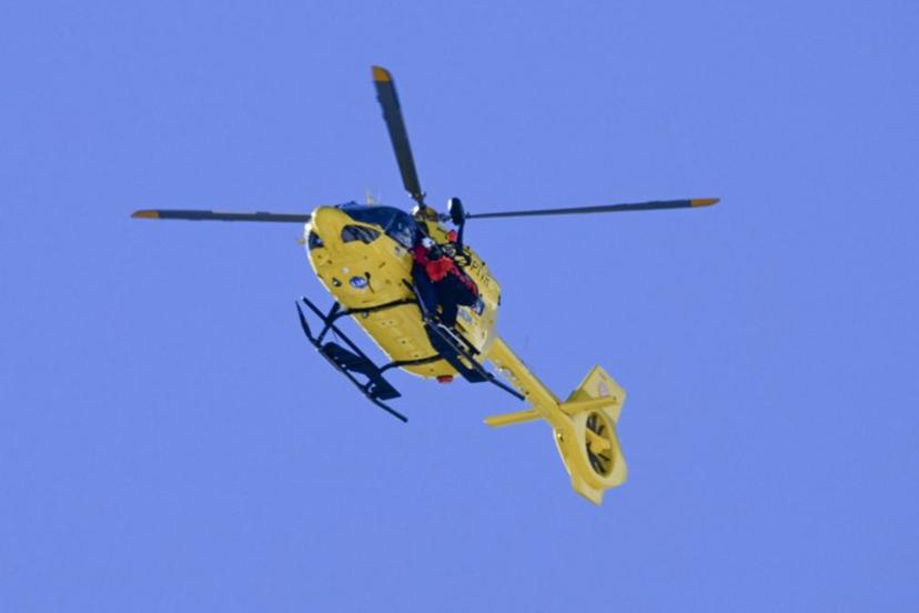 A medical helicopter evacuates US' Lindsey Vonn after she crashed in the women's downhill event during the Milano Cortina 2026 Winter Olympic Games at the Tofane Alpine Skiing Centre in Cortina d'Ampezzo on February 8, 2026.  Stefano RELLANDINI / AFP