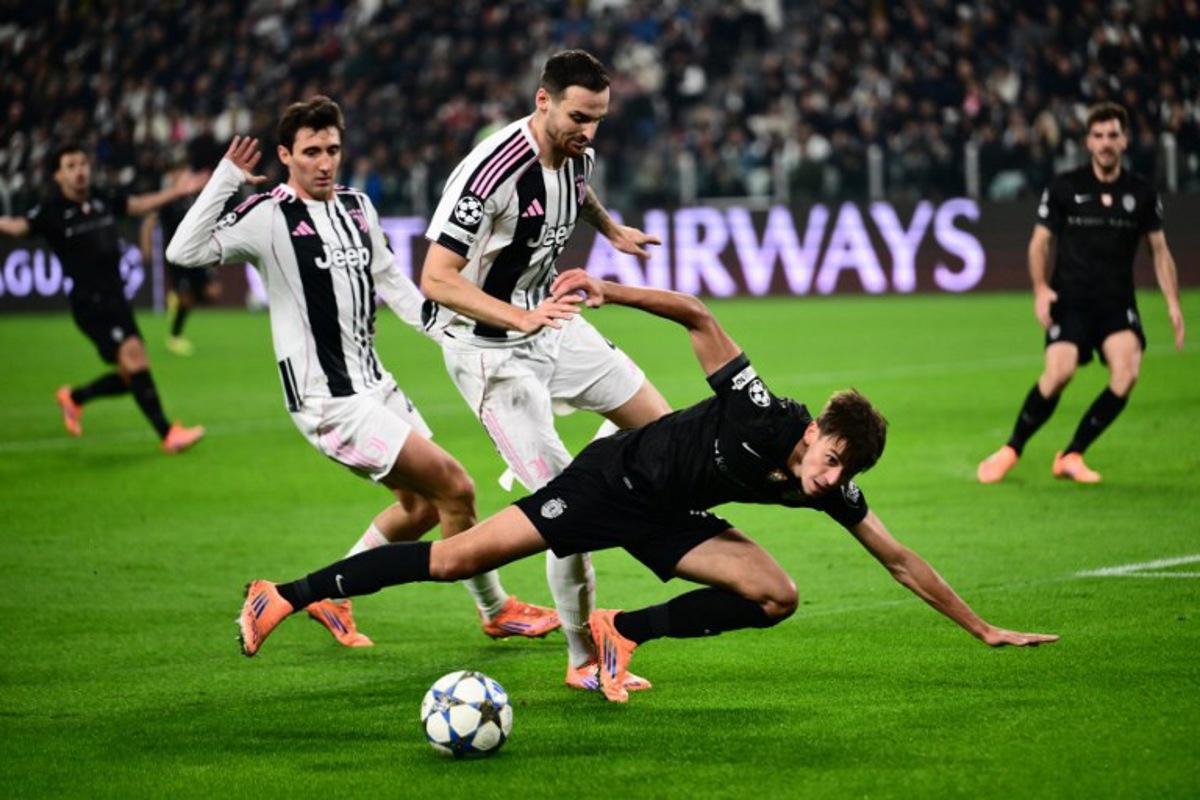 Juventus' Italian defender #04 Federico Gatti (C) fights for the ball with Sporting Lisbon's Greek defender #13 Georgios Vagiannidis during the UEFA Champions League - league phase day 4 football match between Juventus and Sporting CP at the Allianz stadium in Turin, on November 4, 2025.  Marco BERTORELLO / AFP