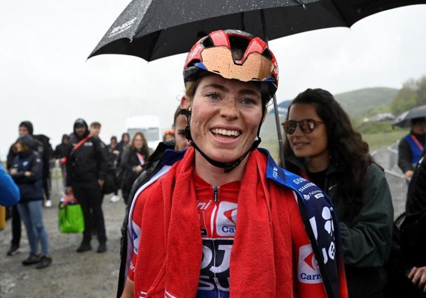 FDJ-Suez team's Dutch rider Demi Vollering celebrates finishing first the 7th stage of the 2025 La Vuelta Femenina cycling tour of Spain, a 152.6 km race from La Robla to Cotobello, on May 10, 2025.  MIGUEL RIOPA / AFP