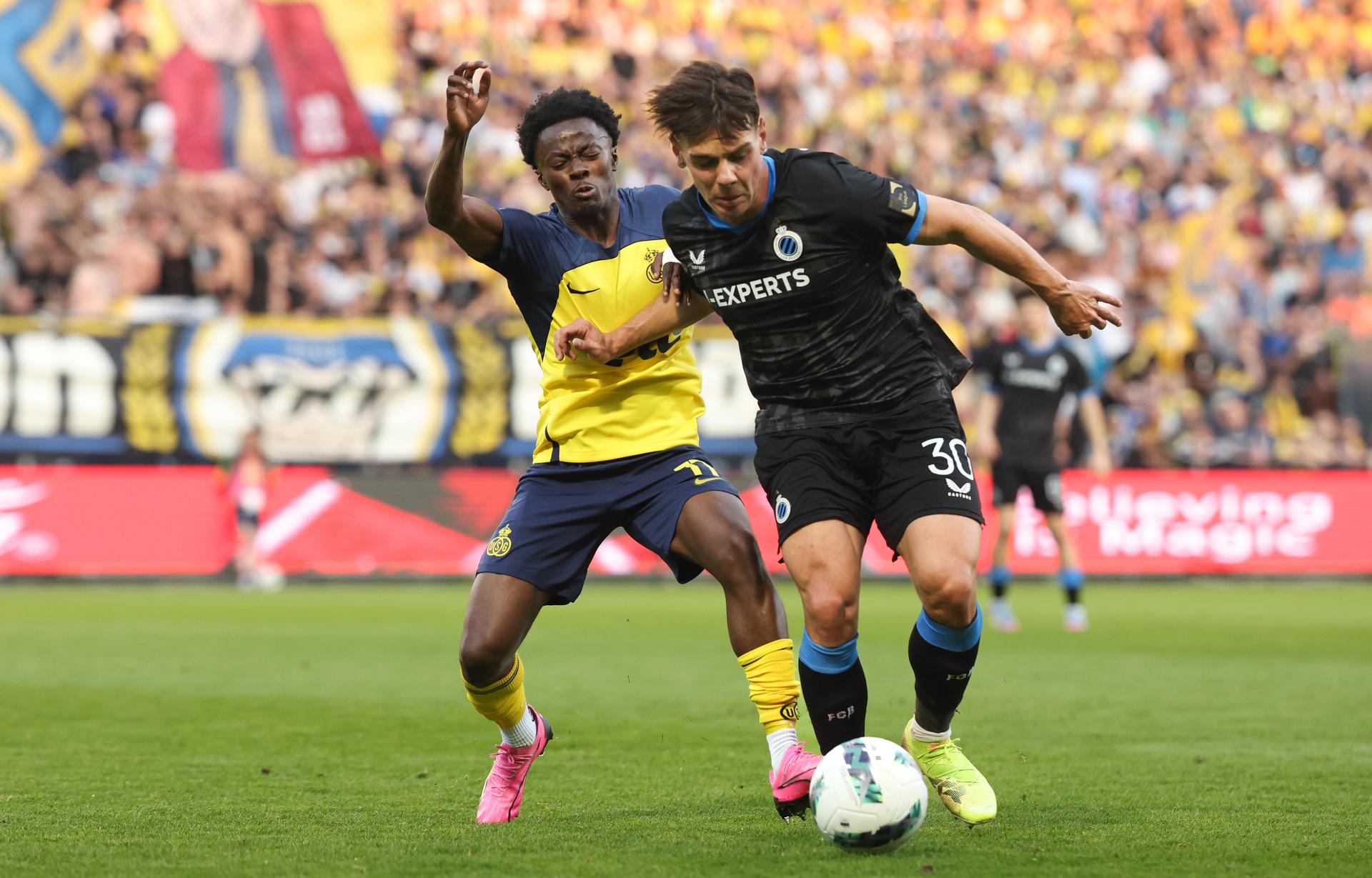 Union's Mohammed Fuseini and Club's Ardon Jashari fight for the ball during a soccer match between Royale Union Saint-Gilloise and Club Brugge, Sunday 27 April 2025 in Brussels, on day 6 (out of 10) of the Champions' Play-offs of the 2024-2025 'Jupiler Pro League' first division of the Belgian championship. BELGA PHOTO VIRGINIE LEFOUR