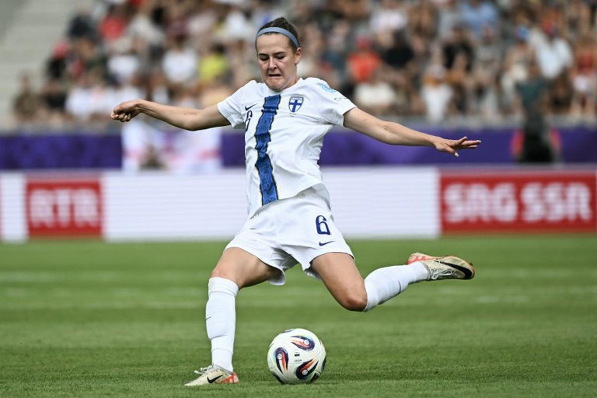 Finland's defender #06 Joanna Tynnila controls the ball during the UEFA Women's Euro 2025 Group A football match between Iceland and Finland at the Arena Thun stadium in Thun on July 2, 2025.   Fabrice COFFRINI / AFP