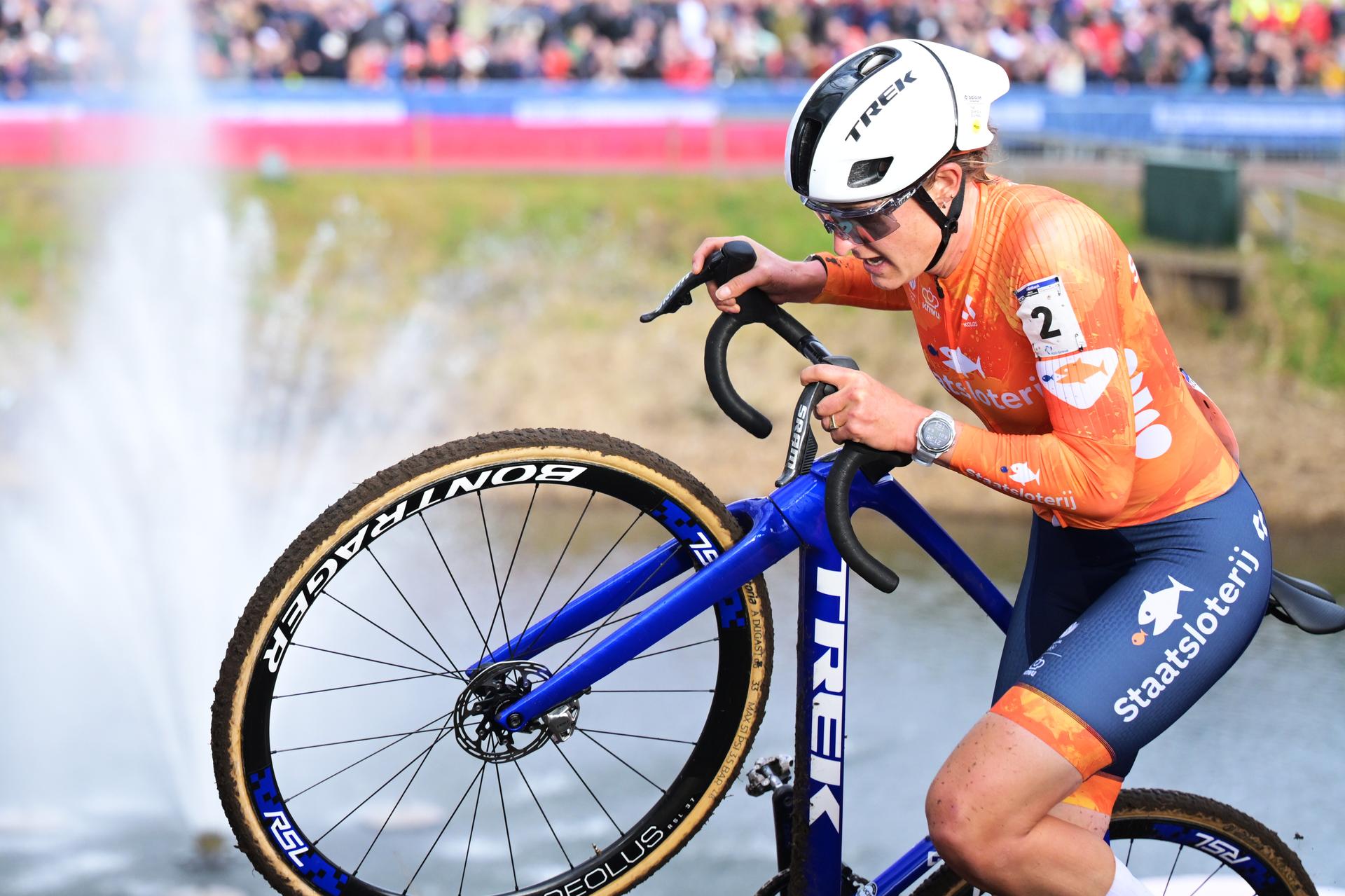 Dutch Lucinda Brand pictured in action during the elite women race at the UCI Cyclocross World Championships, on Saturday 31 January 2026, in Hulst, The Netherlands. BELGA PHOTO DAVID PINTENS