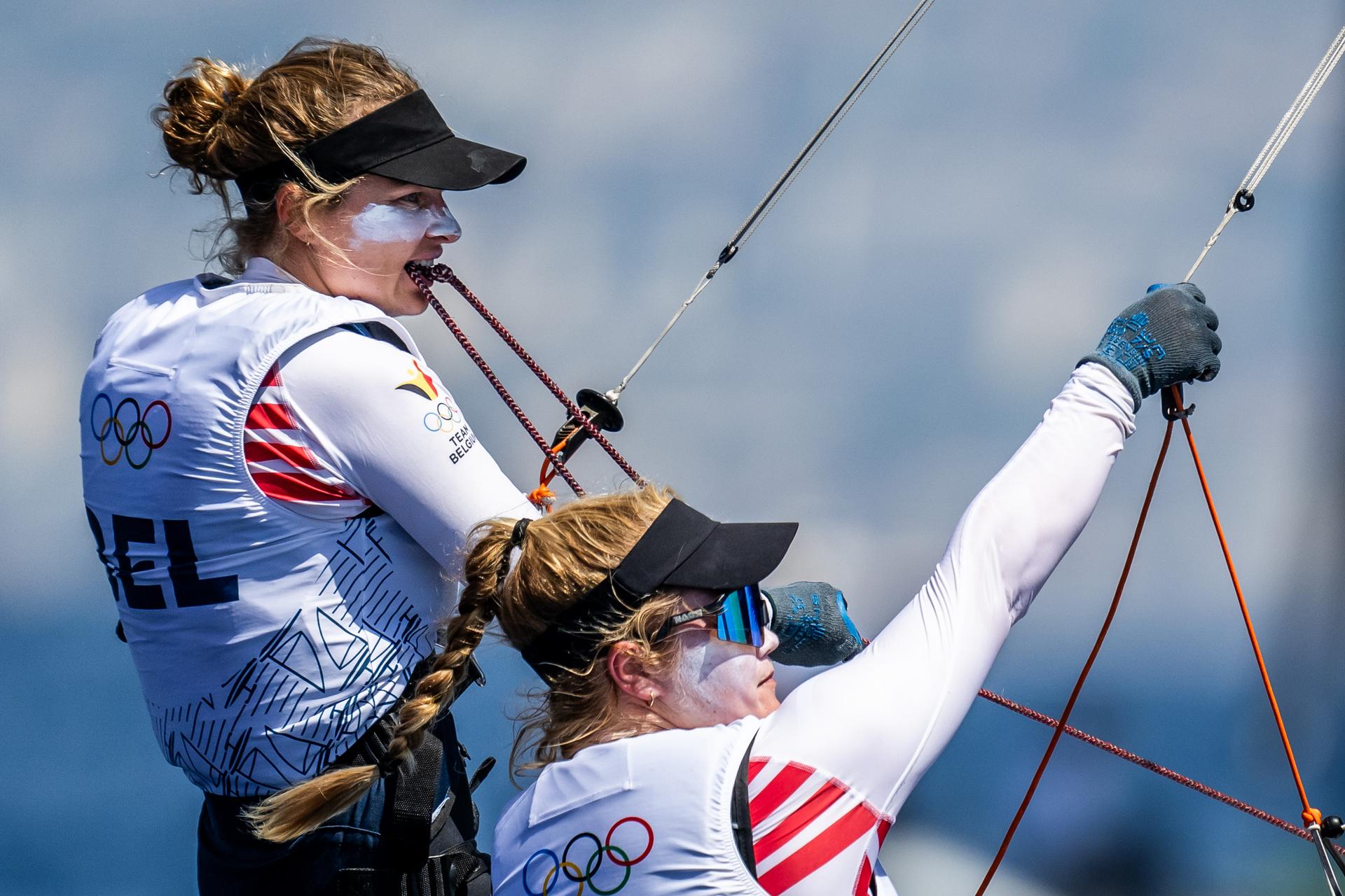 240728 Isaura Maenhaut and Anouk Geurts of Belgium compete in women's skiff - 49er FX sailing during day 2 of the Paris 2024 Olympic Games on July 27, 2024 in Marseille.  Photo: Petter Arvidson / BILDBYRÅN / kod PA / PA0850 bbeng segling Sailing olympic games olympics os ol olympiska spel olympiske leker paris 2024 paris-os paris-ol sverige sweden dam