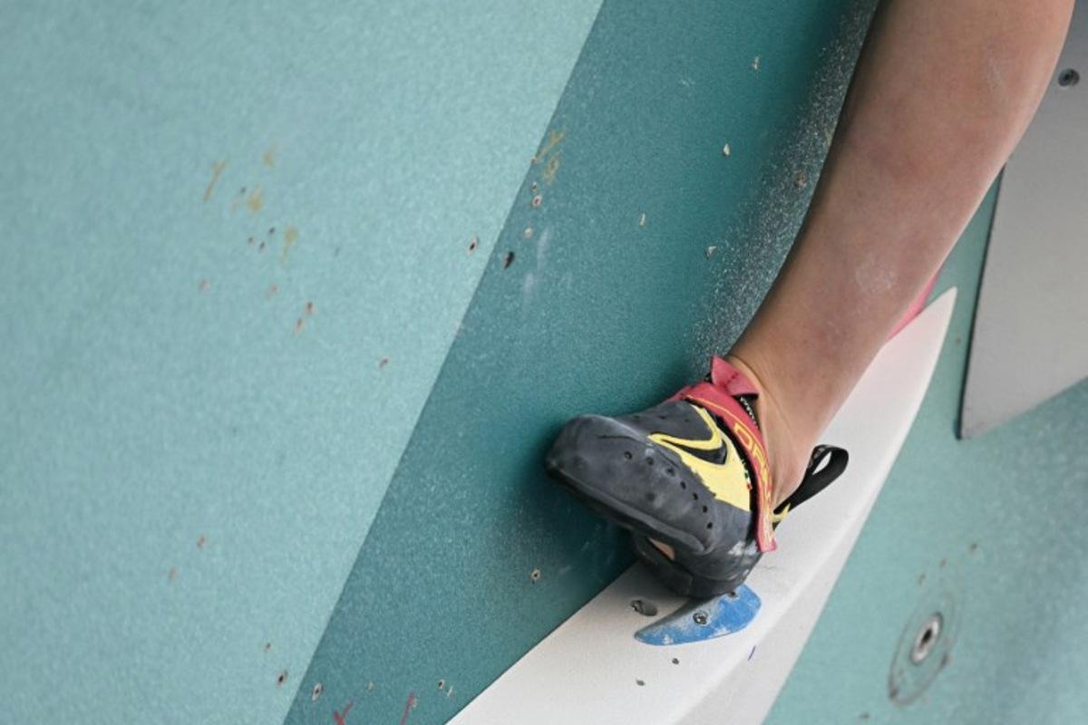 Germany's Lucia Doerffel competes in the women's sport climbing lead semi-final during the Paris 2024 Olympic Games at Le Bourget Sport Climbing Venue in Le Bourget on August 8, 2024.  Jonathan NACKSTRAND / AFP