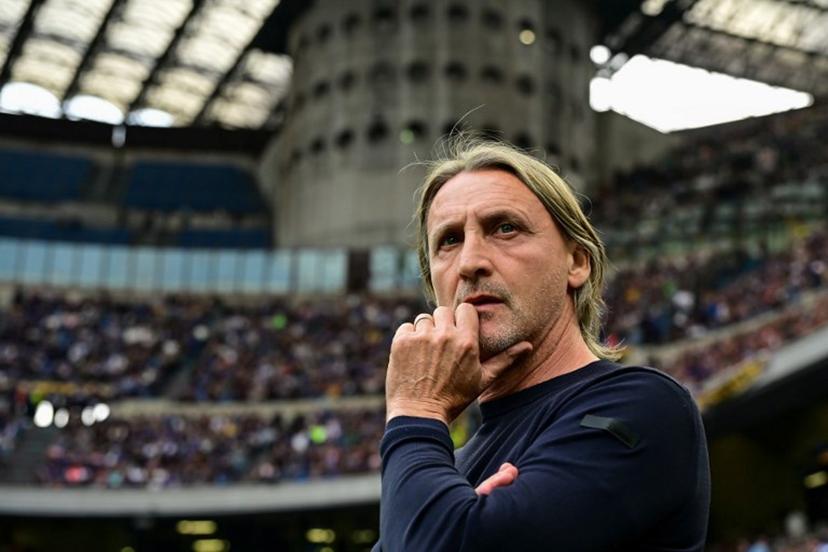 Cagliari's Italian head coach Davide Nicola looks on during the Italian Serie A football match between Inter Milan and Cagliari at San Siro stadium in Milan, Italy on April 12, 2025.  Piero CRUCIATTI / AFP