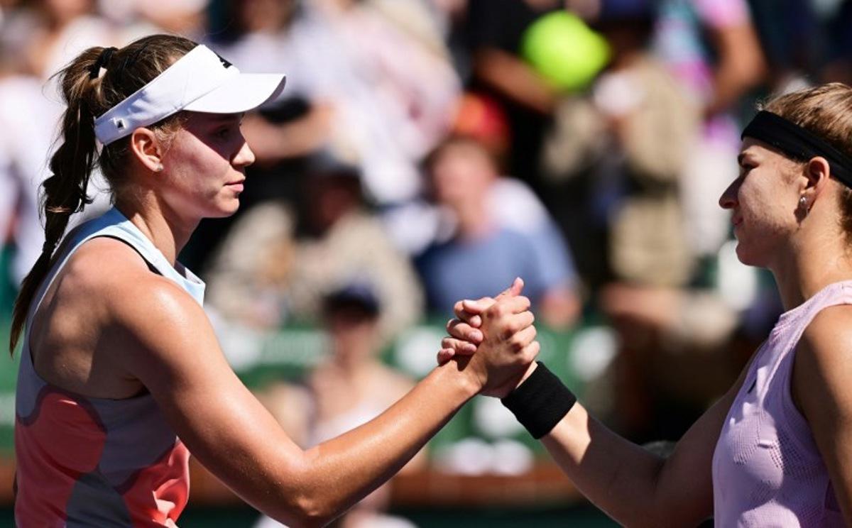 Elena Rybakina (L) of Kazakhstan shakes hands with Karolina Muchova of Czech Republic at the net folowing Rybakina's three-set victory in their quarterfinal tennis match at the 2023 WTA Indian Wells Open on March 16, 2023 in Indian Wells, California.   Frederic J. BROWN / AFP