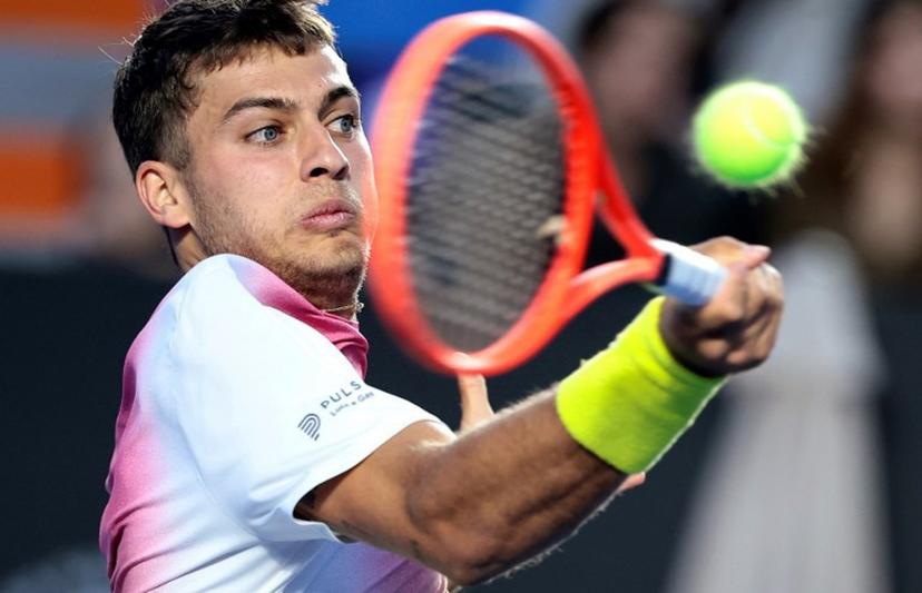 Italy's Flavio Cobolli returns to Czech Republic's Jakub Mensik during the Ultimate Tennis showdown in Guadalajara, Jalisco state, Mexico on February 14, 2025.  Ulises Ruiz / AFP