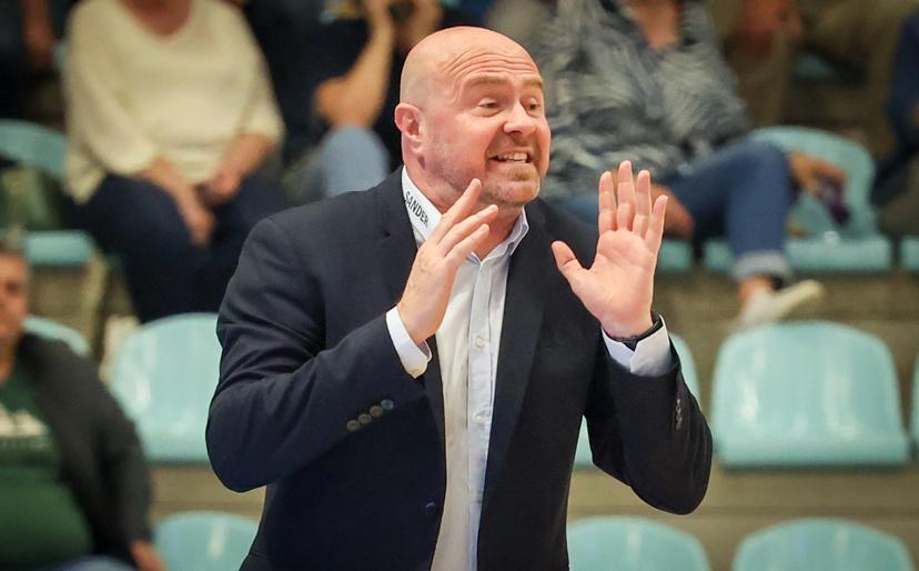 Mons' head coach Vedran Bosnic gestures during a basketball match between Mons-Hainaut and Kangoeroes Mechelen, Thursday 15 May 2025 in Mons, a quarter final game (2nd leg, best-of-3) in the playoffs of the 'BNXT League' Belgian/ Dutch first division basket championship. BELGA PHOTO VIRGINIE LEFOUR