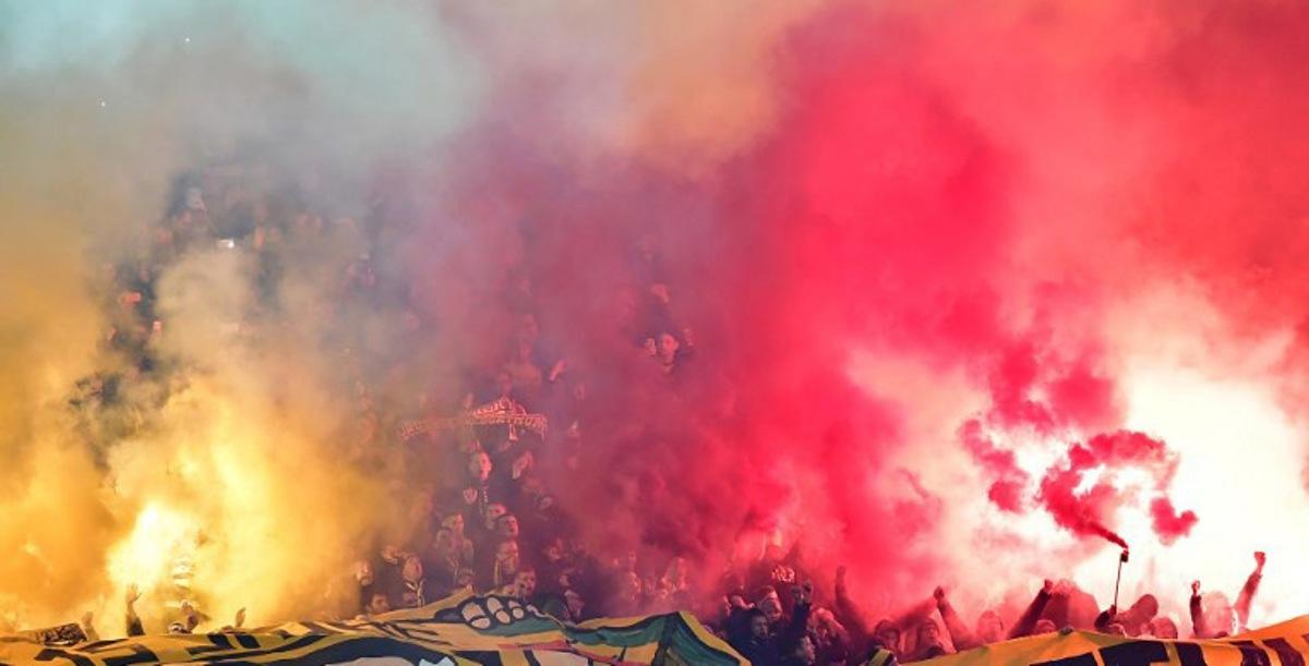 Dortmund's soccer fans use fireworks during the German first division Bundesliga football match Hertha BSC Berlin vs BVB Borussia Dortmund, in Berlin, western Germany, on January 19, 2018.  Tobias SCHWARZ / AFP