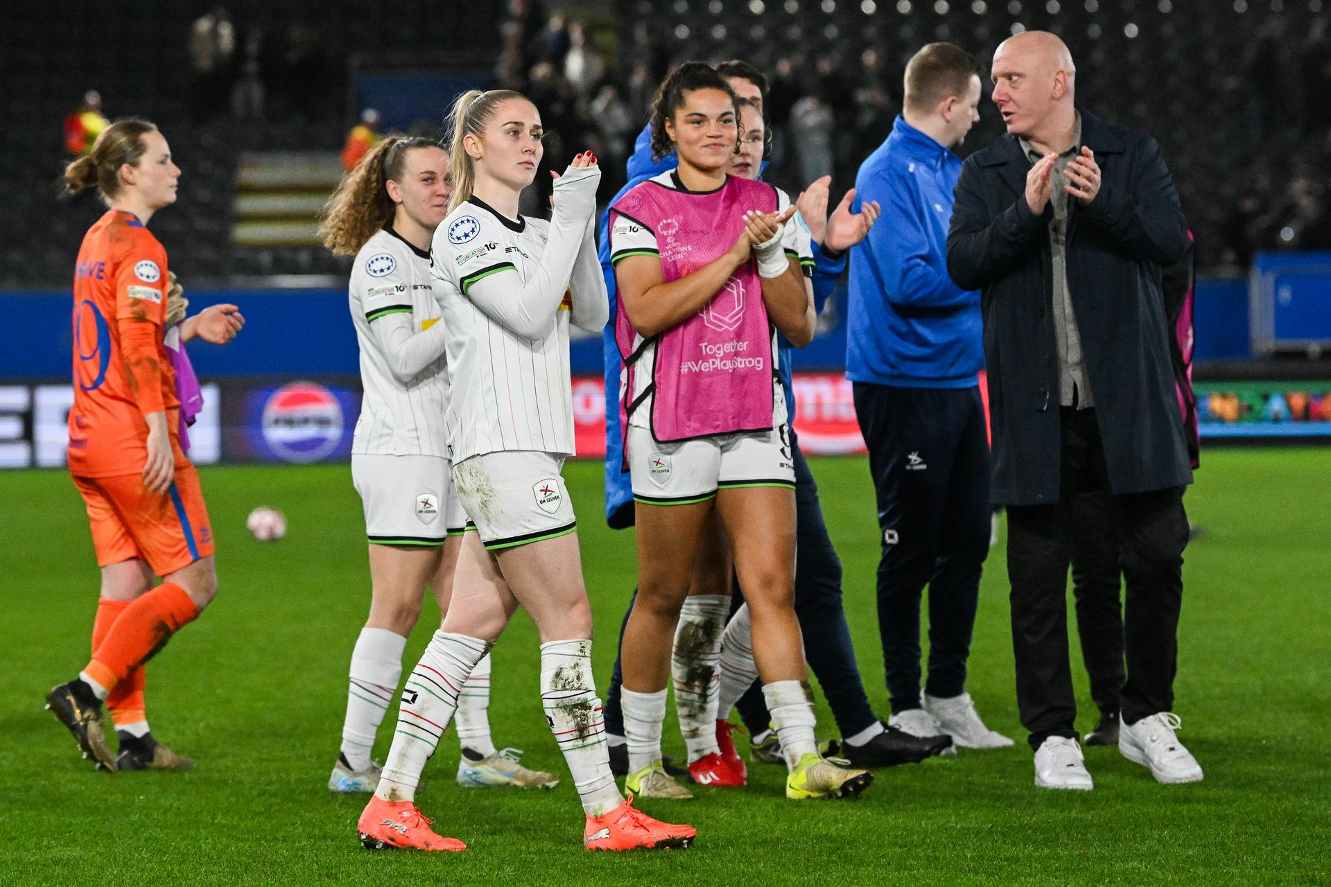 OHL's players greet the public after a soccer match between Oud-Heverlee Leuven Women and English Arsenal, Wednesday 11 February 2026 in Heverlee, in the Knockout Play-offs (1st leg) phase of the UEFA Women's Champions League competition. BELGA PHOTO JILL DELSAUX