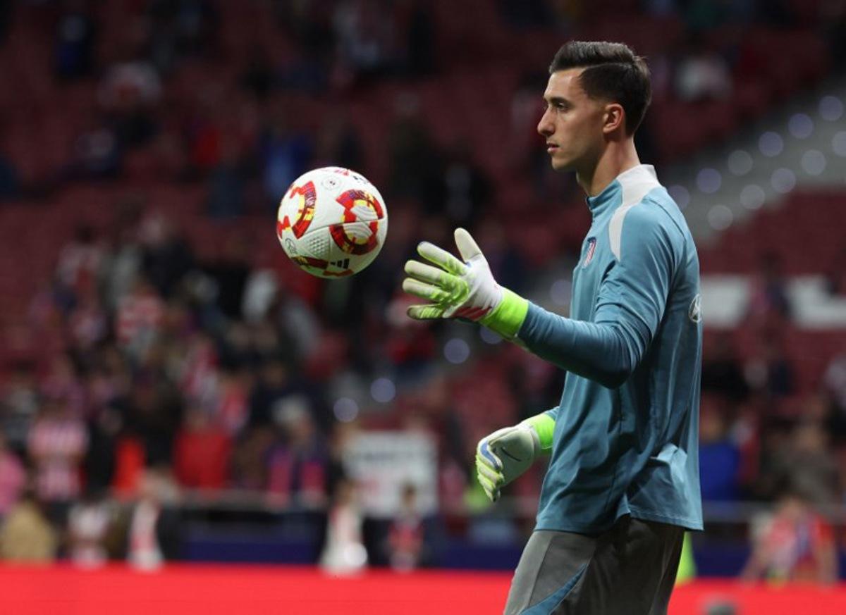Atletico Madrid's Argentine goalkeeper #01 Juan Musso warms up before the Spanish Copa del Rey (King's Cup) semi-final second leg football match between Club Atletico de Madrid and FC Barcelona at Metropolitano Stadium in Madrid on April 2, 2025.  Pierre-Philippe MARCOU / AFP