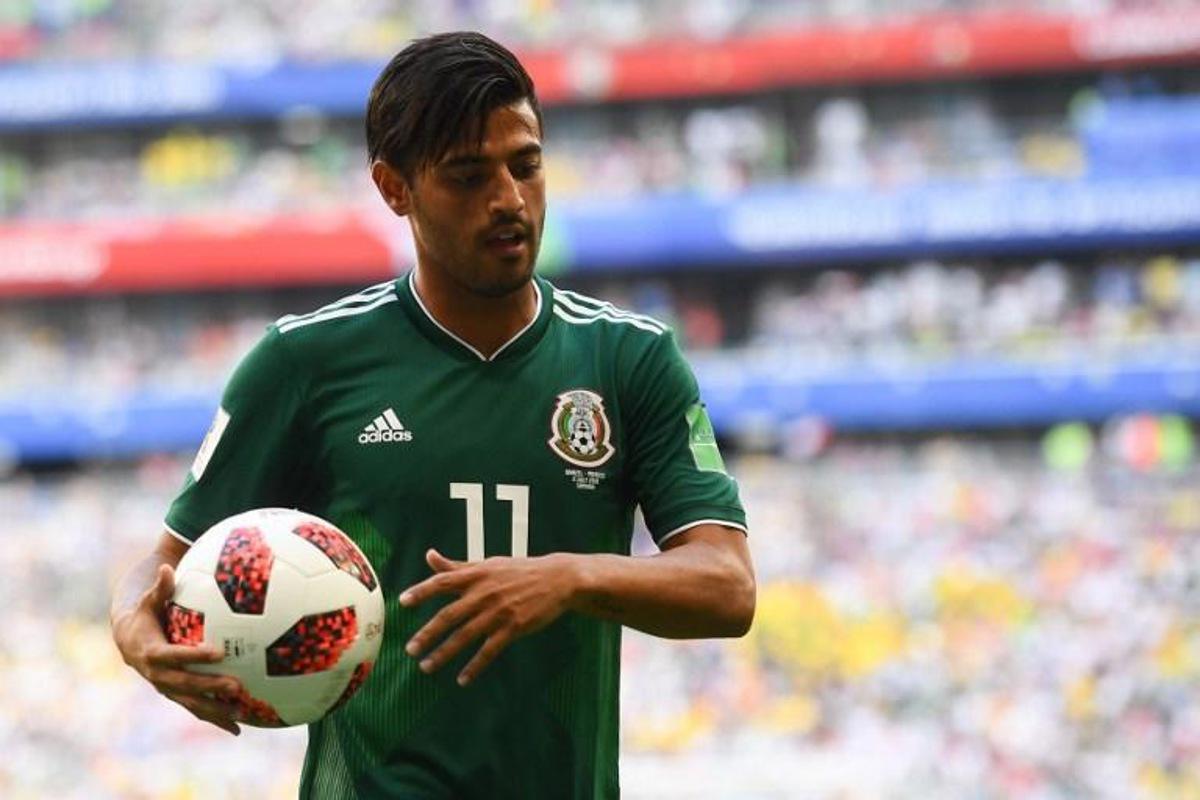 Mexico's forward Carlos Vela holds the ball during the Russia 2018 World Cup round of 16 football match between Brazil and Mexico at the Samara Arena in Samara on July 2, 2018.  MANAN VATSYAYANA / AFP RESTRICTED TO EDITORIAL USE - NO MOBILE PUSH ALERTS/DOWNLOADS

