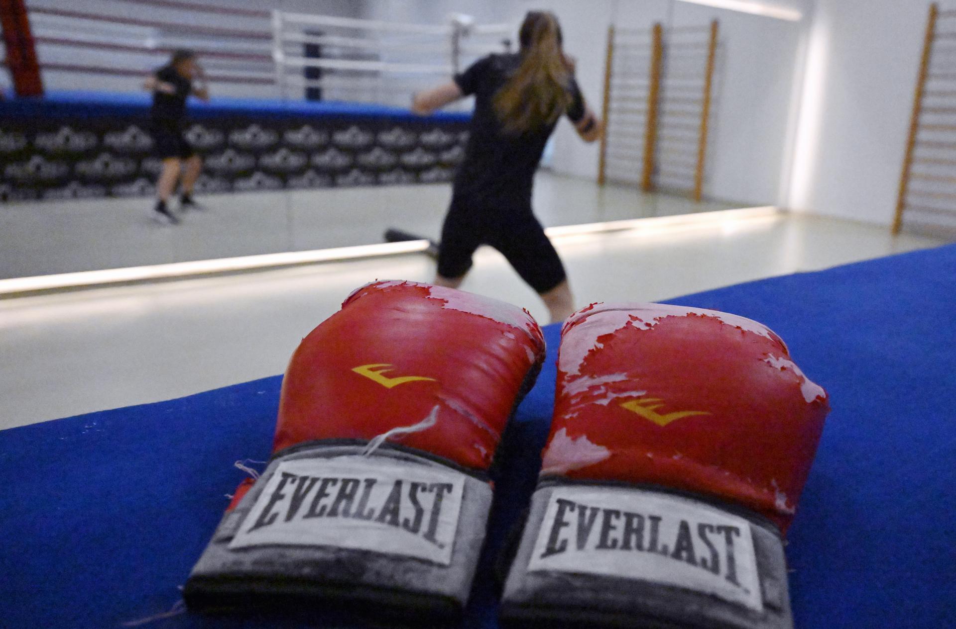 Illustration picture shows boxing gloves during a training camp organized by the BOIC-COIB Belgian Olympic Committee in Belek, Turkey, Thursday 16 November 2023. The camp takes place from 11 to 25 November. BELGA PHOTO ERIC LALMAND