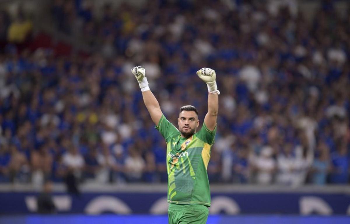 Boca Juniors' goalkeeper Sergio Romero celebrates a goal scored by teammate forward Milton Gimenez during the Copa Sudamericana round of 16 second leg football match between Brazil's Cruzeiro and Argentina's Boca Juniors at the Mineirao stadium in Belo Horizonte, Brazil, on August 22, 2024.  DOUGLAS MAGNO / AFP