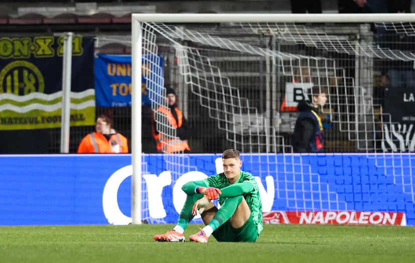 Union's goalkeeper Kjell Scherpen lies injured on the ground during a soccer game between Sporting Charleroi and Royale Union Saint-Gilloise, a first leg 1/2 final game in the Croky Cup Belgian cup competition, Wednesday 04 February 2026 in Charleroi. BELGA PHOTO VIRGINIE LEFOUR