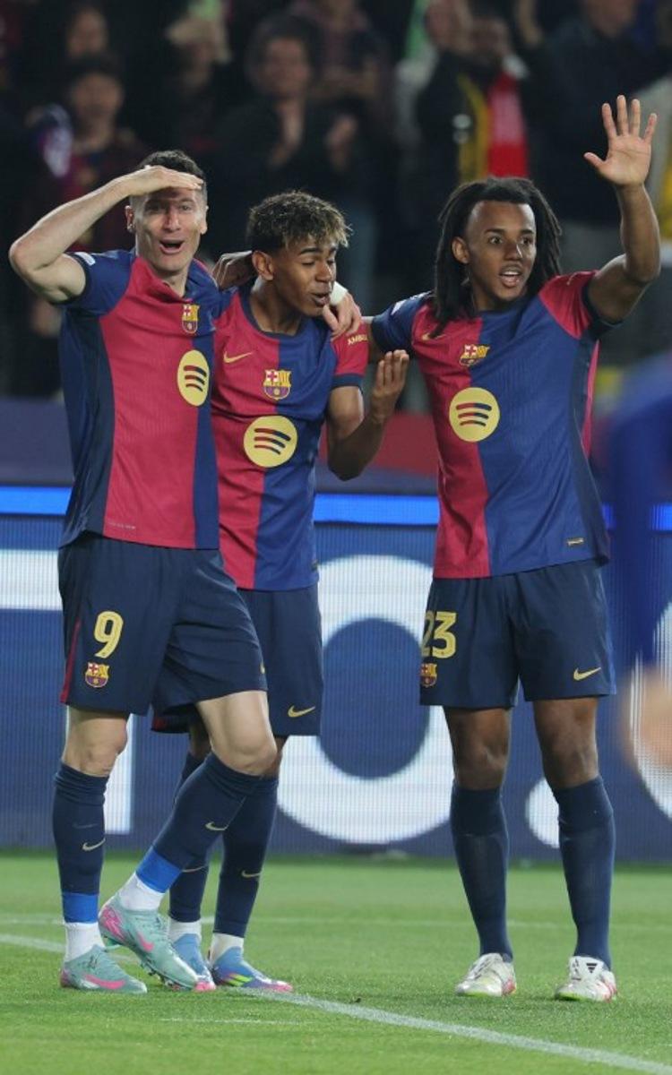 Barcelona's Polish forward #09 Robert Lewandowski (L) celebrates scoring his team's second goal with teammates during the UEFA Champions League Quarter final First Leg football match between FC Barcelona and BVB Borussia Dortmund  at the Estadi Olimpic Lluis Companys in Barcelona on April 9, 2025.   LLUIS GENE / AFP