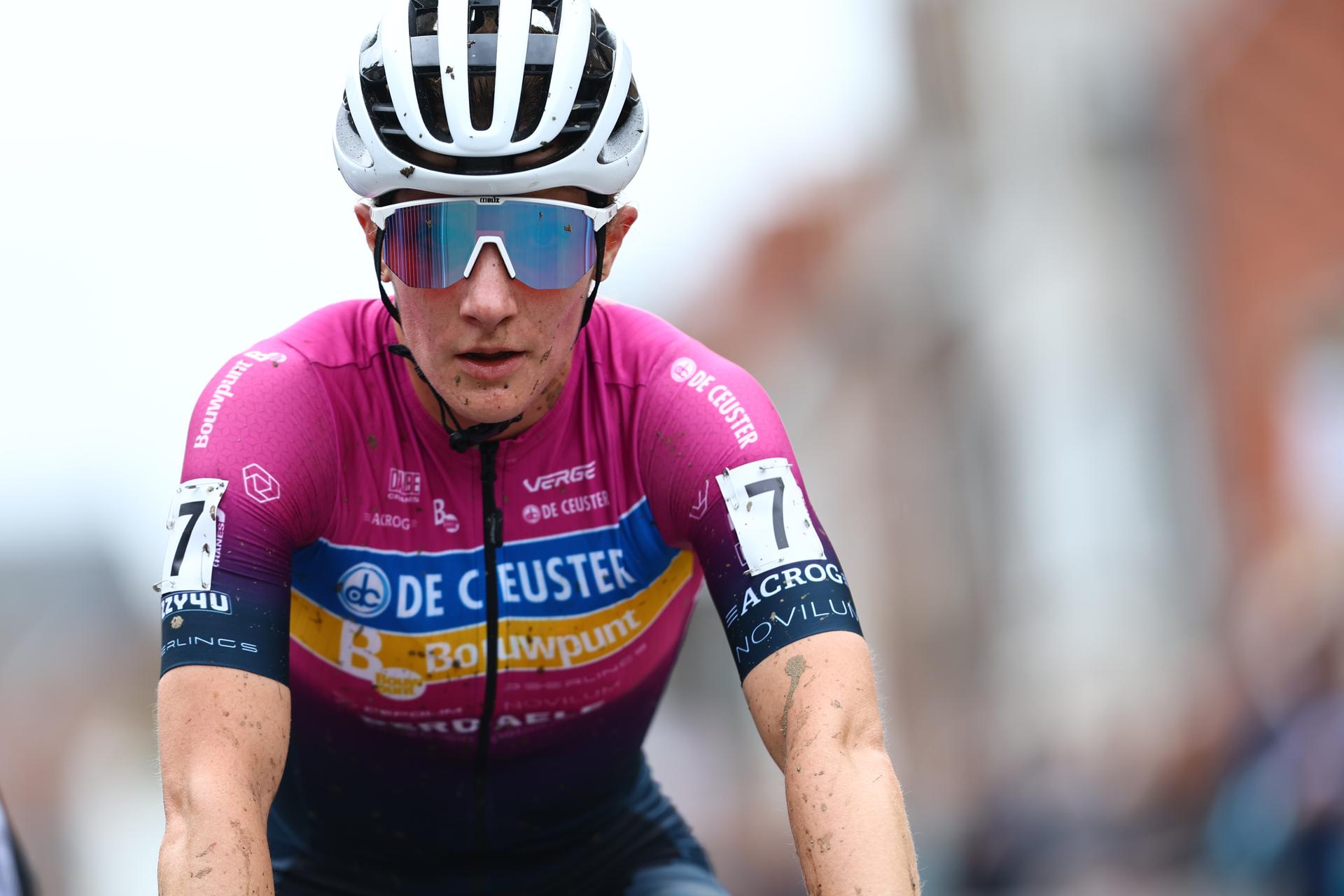 Belgian Alicia Franck crosses the finish line at the women's elite race of the 'Kermiscross' cyclocross cycling event in Ardooie, Thursday 17 October 2024. BELGA PHOTO DAVID PINTENS