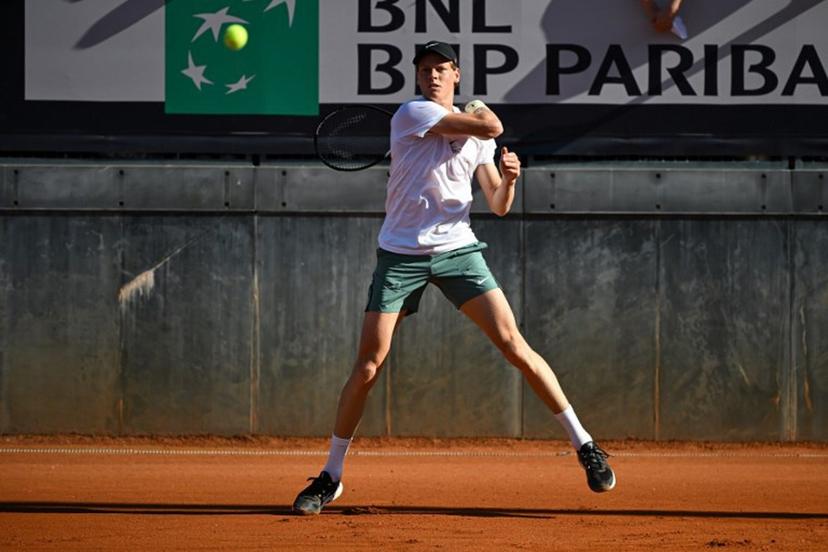Italy's Jannik Sinner returns the ball to US Taylor Fritz during a training session ahead of the ATP Rome Open tennis tournament at Foro Italico in Rome, on May 7, 2025.  PIERO CRUCIATTI / AFP