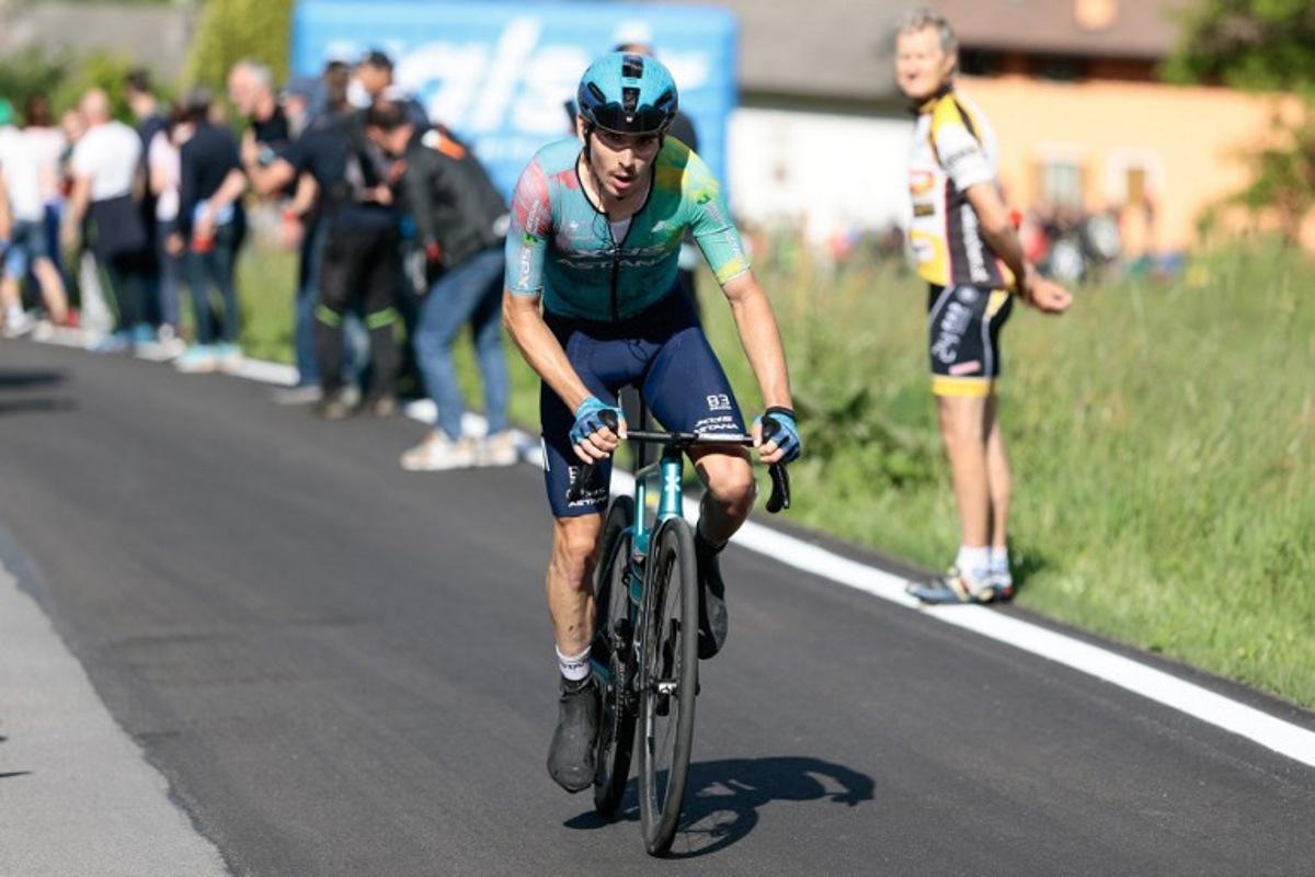 XDS Astana Team's Italian rider Christian Scaroni rides to crosses the finish line to win  the 16th stage of the 108th Giro d'Italia cycling race of 203kms from Piazzola sul Brenta to San Valentino on May 27, 2025.  Luca Bettini / AFP