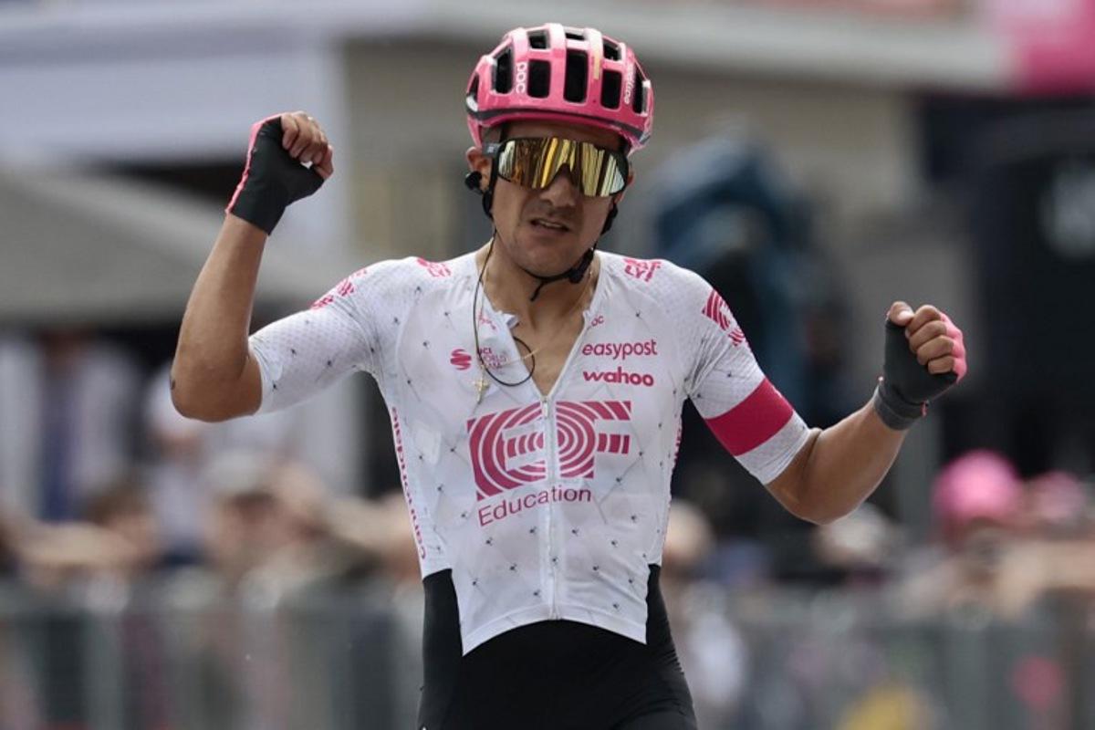 EF Education - EasyPost's Ecuadorian rider Richard Carapaz celebrates after victory as he crosses the finish of the 11th stage of the 108th Giro d'Italia cycling race 186kms from Viareggio to Castelnovo ne' Monti on May 21, 2025.  Luca Bettini / AFP