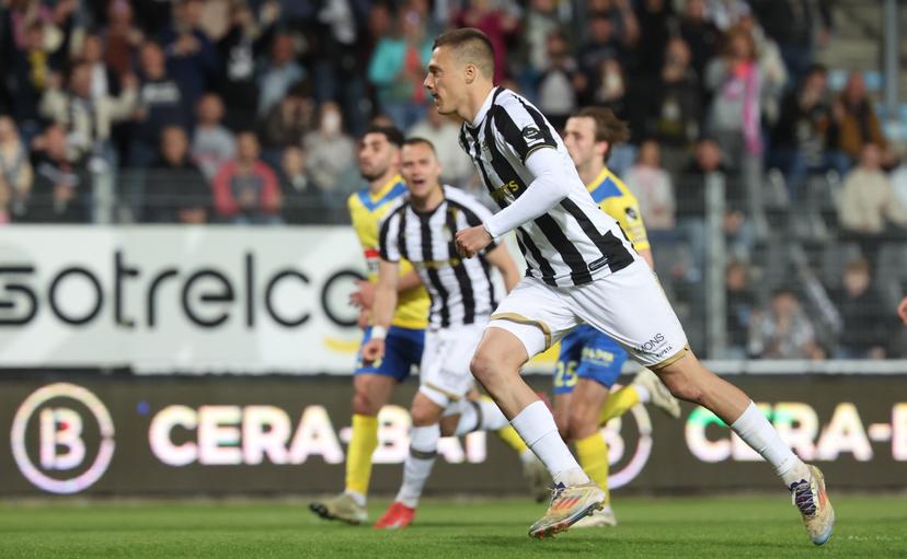 Charleroi's Daan Heymans celebrates after scoring during a soccer match between Sporting Charleroi and KVC Westerlo, Friday 09 May 2025 in Charleroi, on day 8 (out of 10) of the Europe Play-offs of the 2024-2025 'Jupiler Pro League' first division of the Belgian championship. BELGA PHOTO VIRGINIE LEFOUR