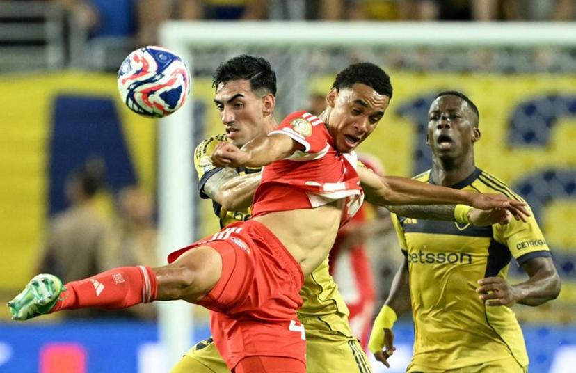 Boca Juniors' Argentine defender #40 Lautaro Di Lollo and Bayern Munich's German midfielder #42 Jamal Musiala fight for the ball during the FIFA Club World Cup 2025 Group C football match between Germany's Bayern Munich and Argentina's Boca Juniors at the Hard Rock stadium in Miami on June 20, 2025.  PATRICIA DE MELO MOREIRA / AFP