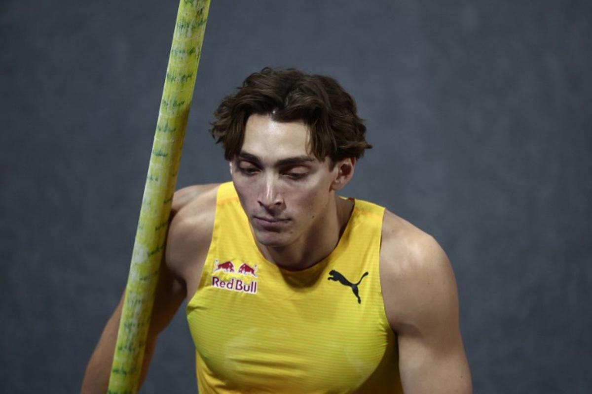 Sweden's Armand Duplantis walks during the Men's pole vault event during the All Stars Perche international indoor athletics pole vaulting meeting in Clermont-Ferrand, central France, on February 22, 2026.  Alex MARTIN / AFP