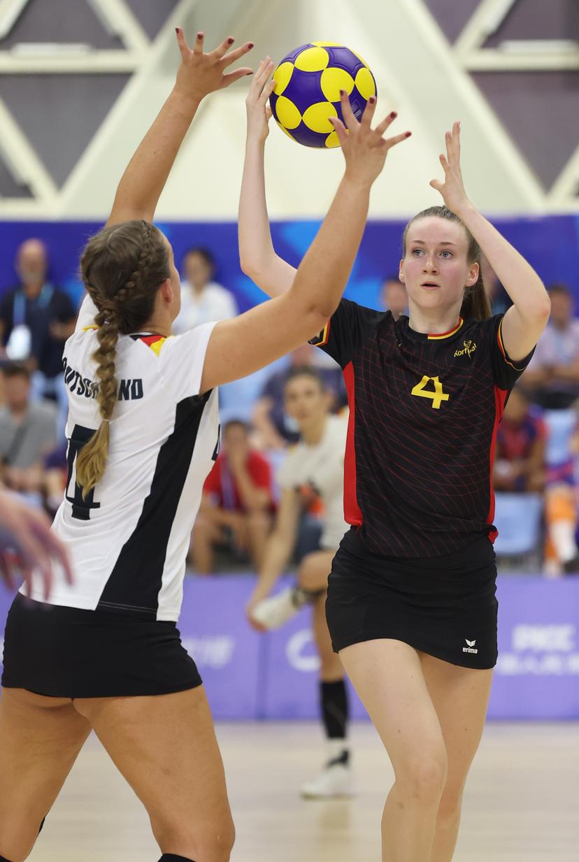 Belgium?s Lisa Van Gorp fights for the ball during a game against Germany in the mixed team preliminary round of the Korfball competition of the World Games 2025, in Chenghdu, China, on Saturday 09 August 2025. This year, the World Games take place from 07 to 17 augustus. BELGA PHOTO VIRGINIE LEFOUR
