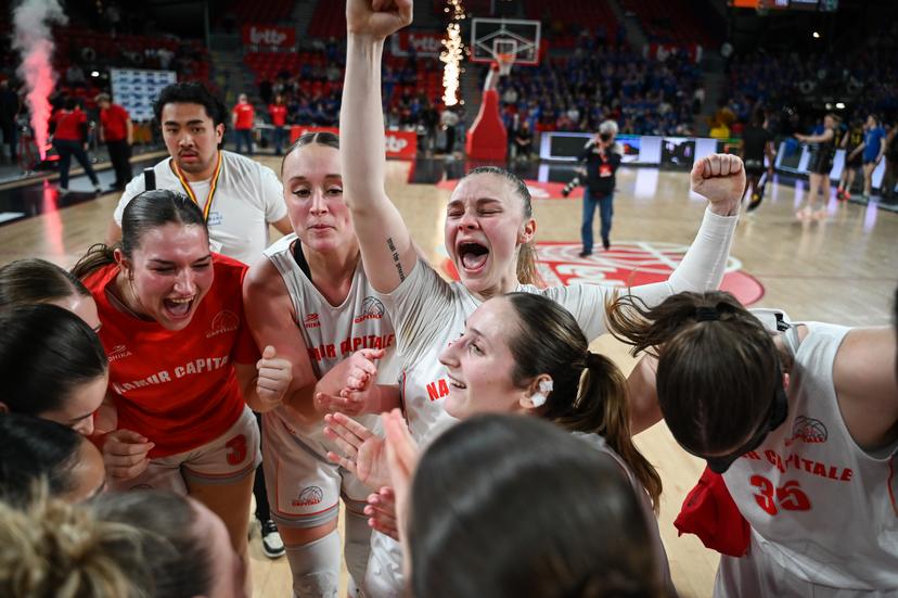 Namur's players celebrate with Namu's fans after winning a basketball match between Royal Castors Braine and Basket Namur Capitale, Sunday 22 March 2026 in Charleroi, the final of the women's Belgian 2026 Basketball Cup. BELGA PHOTO ELIAS ROM