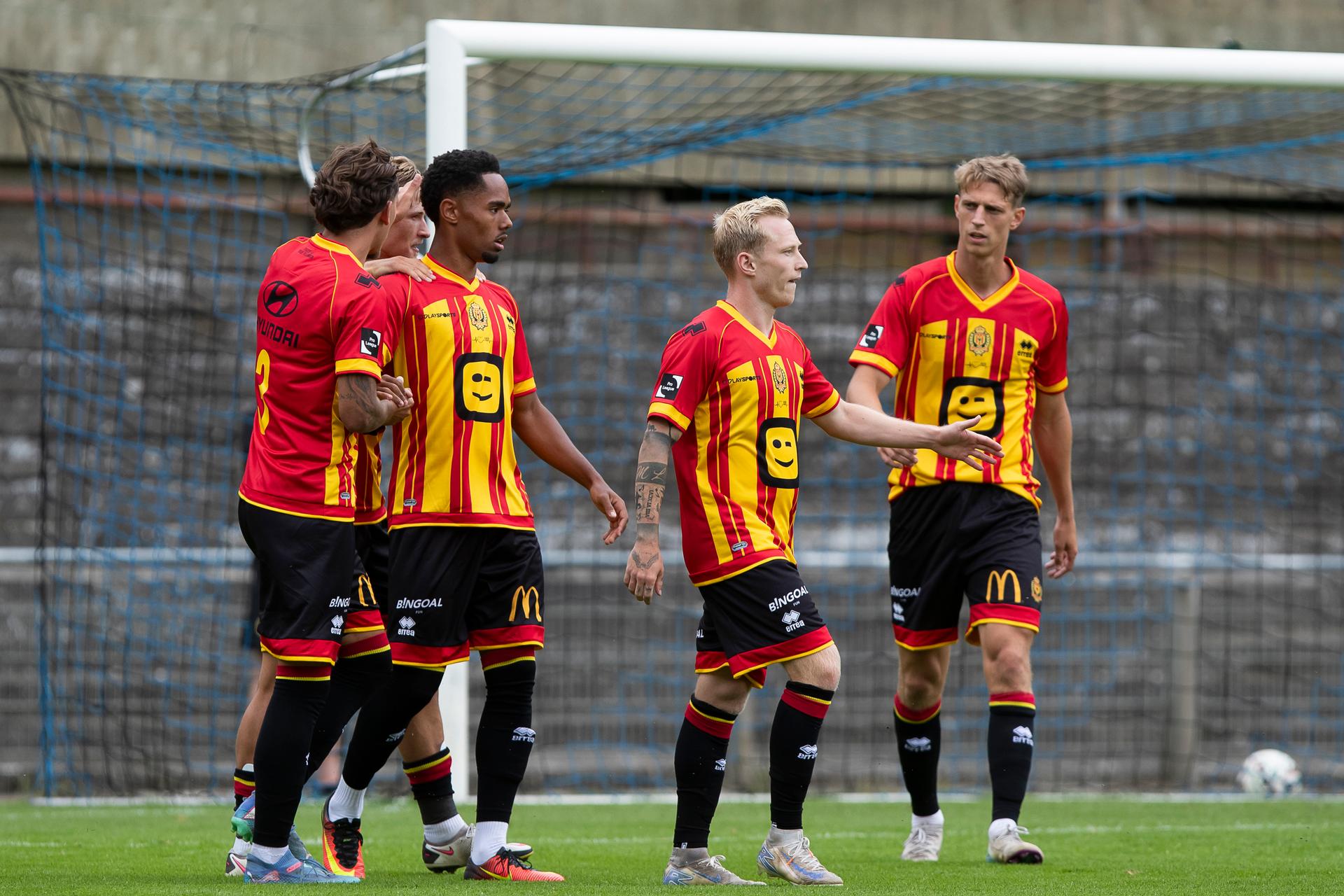 Mechelen's Petter Nosa Dahl and teammates pictured after pictured after scoring during a friendly soccer game between KV Mechelen and RAAL La Louviere, Saturday 05 July 2025 in Boom, in preparation of the upcoming 2025-2026 season. BELGA PHOTO KRISTOF VAN ACCOM