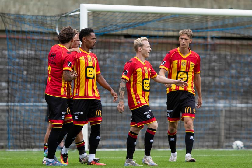 Mechelen's Petter Nosa Dahl and teammates pictured after pictured after scoring during a friendly soccer game between KV Mechelen and RAAL La Louviere, Saturday 05 July 2025 in Boom, in preparation of the upcoming 2025-2026 season. BELGA PHOTO KRISTOF VAN ACCOM
