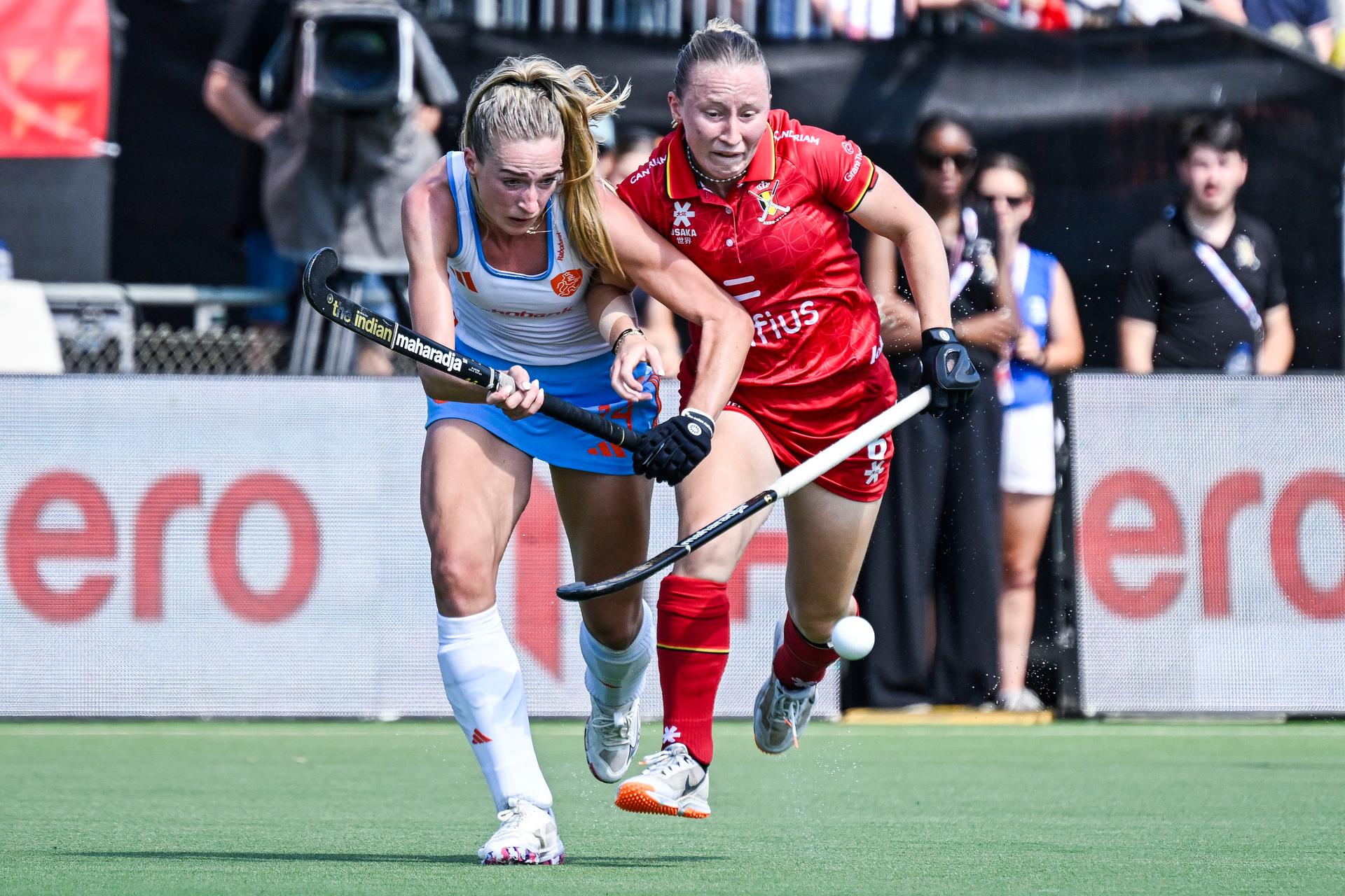 Netherlands' Sanne Koolen and Belgium's Charlotte Englebert pictured in action during a hockey game between Belgian national team Red Panthers and The Netherlands, match 16/16 in the group stage of the 2025 women's FIH Pro League, Sunday 29 June 2025 in Antwerp. BELGA PHOTO TOM GOYVAERTS