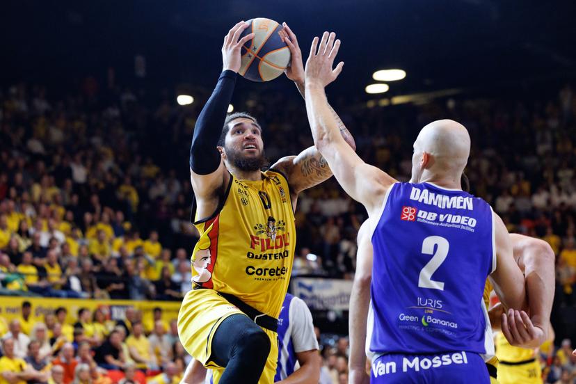 Oostende's Timmy Allen and Mechelen's Yannick Dammen fight for the ball during a basketball match between BC Oostende and Kangoeroes Mechelen, Saturday 07 June 2025 in Oostende, the fourth game of the best-of-5 finals in the playoffs of the 'BNXT League' Belgian/ Dutch first division basket championship. BELGA PHOTO KURT DESPLENTER