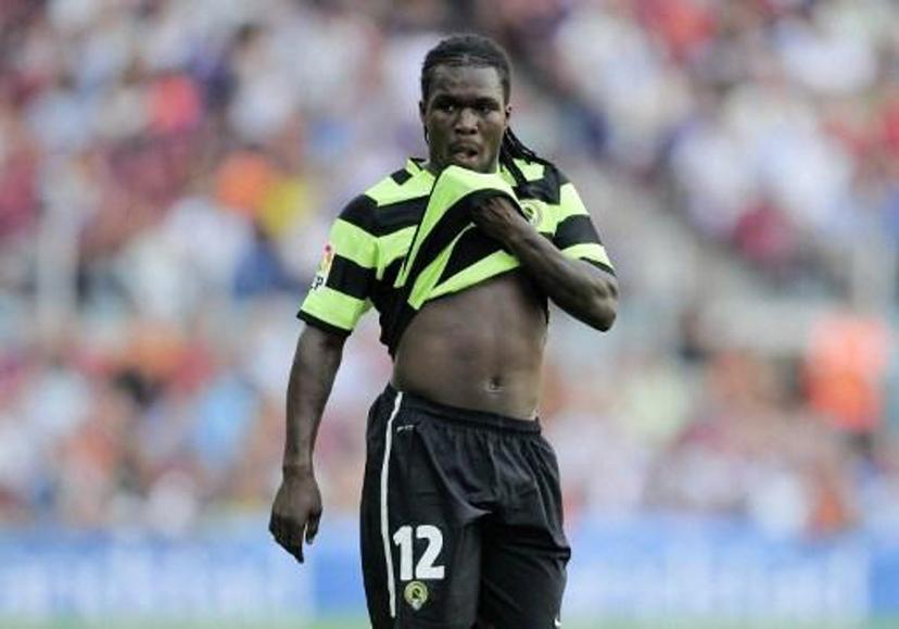 Hercules Dutch midfielder Royston Drenthe gestures during a Spanish League football match against Barcelona at the Camp Nou Stadium in Barcelona, on September 11, 2010. AFP PHOTO / JOSEP LAGO