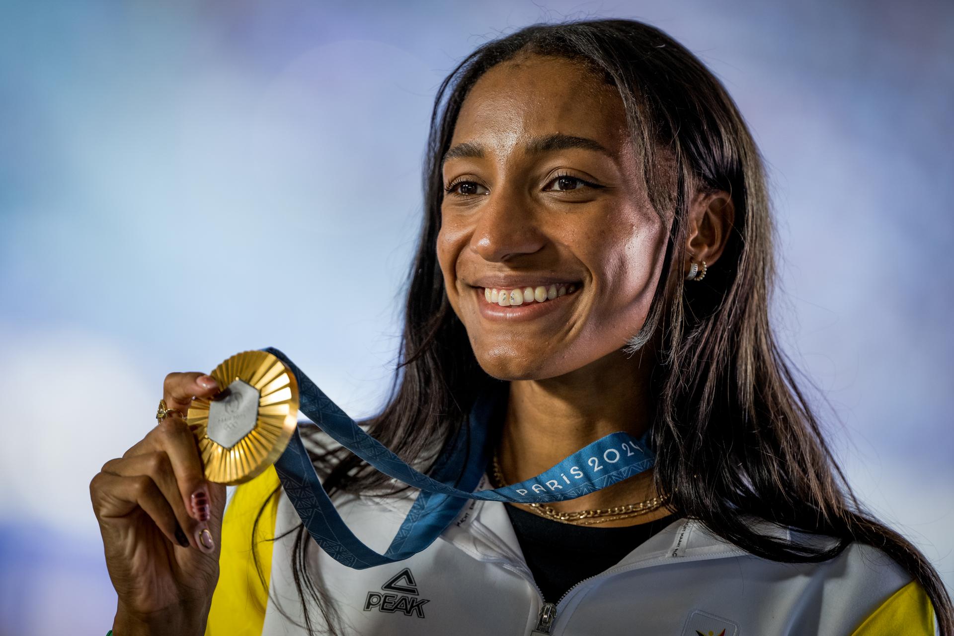 Belgian Nafissatou Nafi Thiam , winner of the gold medal pictured on the podium during the medal ceremony of the women's heptathlon at the athletics competition at the Paris 2024 Olympic Games, on Saturday 10 August 2024 in Paris, France. The Games of the XXXIII Olympiad are taking place in Paris from 26 July to 11 August. The Belgian delegation counts 165 athletes competing in 21 sports. BELGA PHOTO JASPER JACOBS