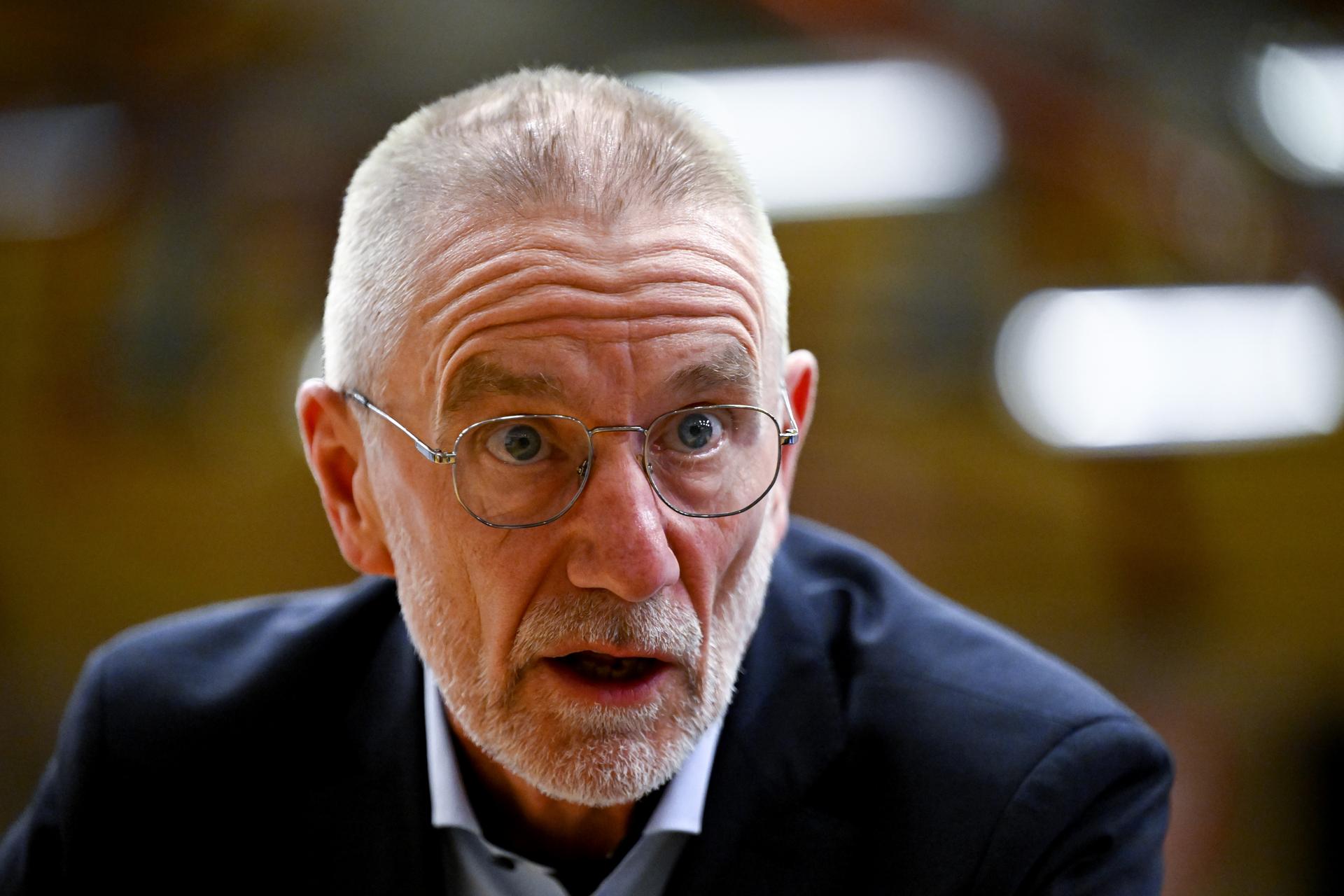 Aalst's head coach Eddy Casteels reacts during a basketball match between Brussels Basketball and Okapi Aalst, Friday 17 January 2025 in Brussels, on day 19 of the 'BNXT League' Belgian/ Dutch first division basket championship. BELGA PHOTO JOHN THYS