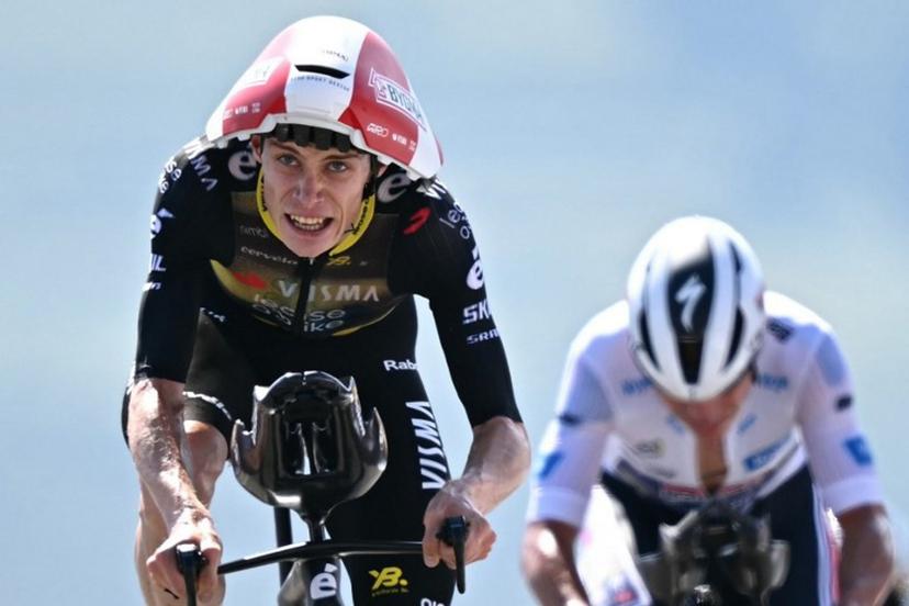 Team Visma - Lease a bike team's Danish rider Jonas Vingegaard cyles past Soudal Quick-Step team's Belgian rider Remco Evenepoel metres from the finish line of the 13th stage of the 112th edition of the Tour de France cycling race, 10.9 km individual time trial between Loudenvielle and Peyragudes, in the Pyrenees mountains of southwestern France, on July 18, 2025.  Loic VENANCE / AFP