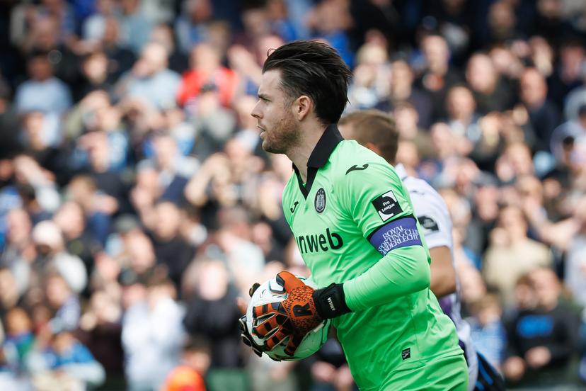 Anderlecht's goalkeeper Colin Coosemans pictured in action during a soccer match between Club Brugge and RSCA Anderlecht, Monday 06 April 2026 in Brugge, on the first day of the Champion's Play-off (PO1) of the 2025-2026 'Jupiler Pro League' first division of the Belgian championship. BELGA PHOTO KURT DESPLENTER