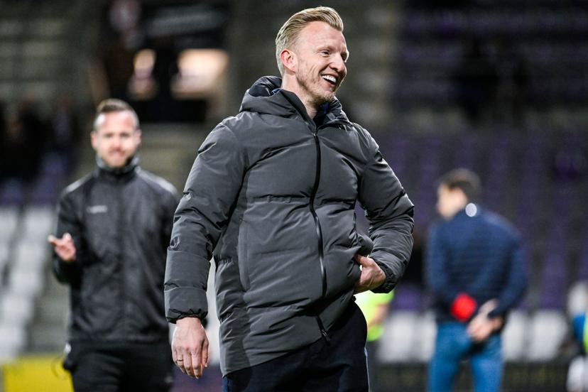 Beerschot's head coach Dirk Kuyt reacts during a soccer game between K. Beerschot V.A. and KVC Westerlo, Sunday 16 March 2025 in Antwerp, on day 30 of the 2024-2025 season of the "Jupiler Pro League" first division of the Belgian championship. BELGA PHOTO TOM GOYVAERTS