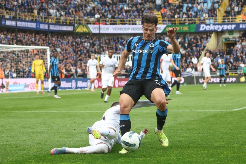 Antwerp's Michel Ange Balikwisha and Club's Ardon Jashari fight for the ball during a soccer match between Club Brugge and Royal Antwerp FC, Sunday 25 May 2025 in Brugge, on day 10 (out of 10) of the Champions' Play-offs of the 2024-2025 'Jupiler Pro League' first division of the Belgian championship. BELGA PHOTO BRUNO FAHY