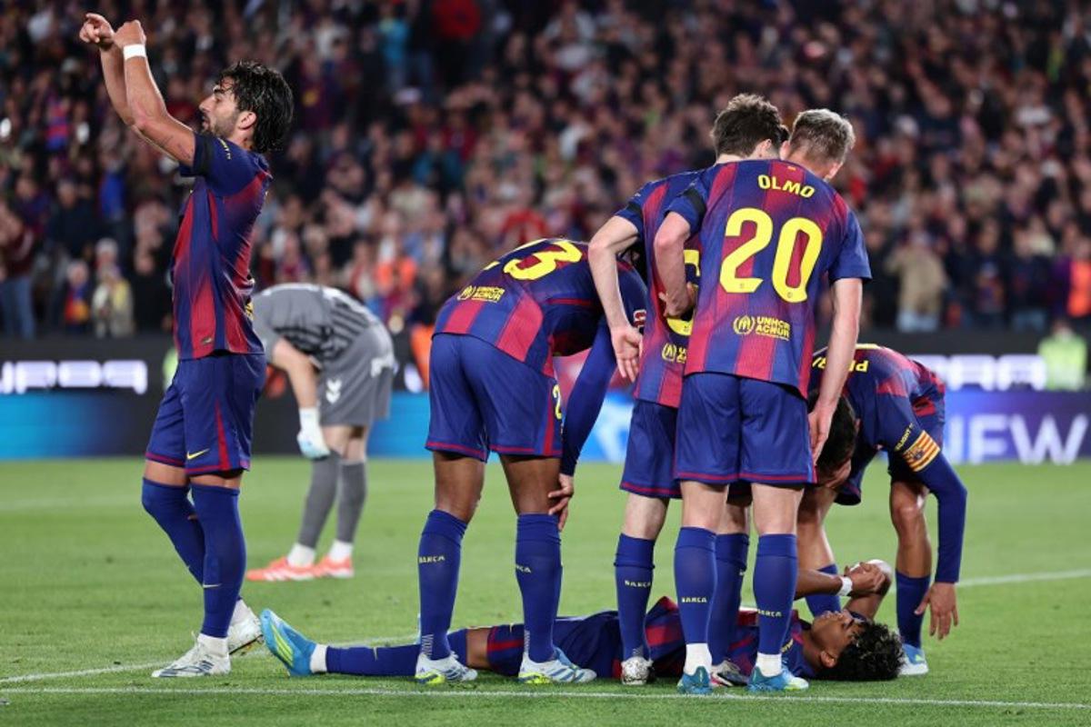 Barcelona's Spanish forward #07 Ferran Torres (L) asks for substitution as Barcelona's Spanish forward #10 Lamine Yamal lies on the ground after sustaining an injury during the Spanish league football match between FC Barcelona and RC Celta de Vigo at Camp Nou stadium in Barcelona on April 22 , 2026.  Josep LAGO / AFP
