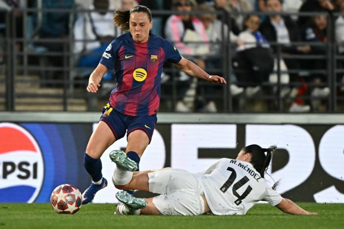 Real Madrid's Spanish defender #14 Maria Mendez and Barcelona's Spanish midfielder #16 Clara Serrajordi fight for the ball during the UEFA Women's Champions League quarter final first leg football match between Real Madrid CF and FC Barcelona at the Alfredo Di Stefano stadium in Madrid on March 25, 2026.  Javier SORIANO / AFP