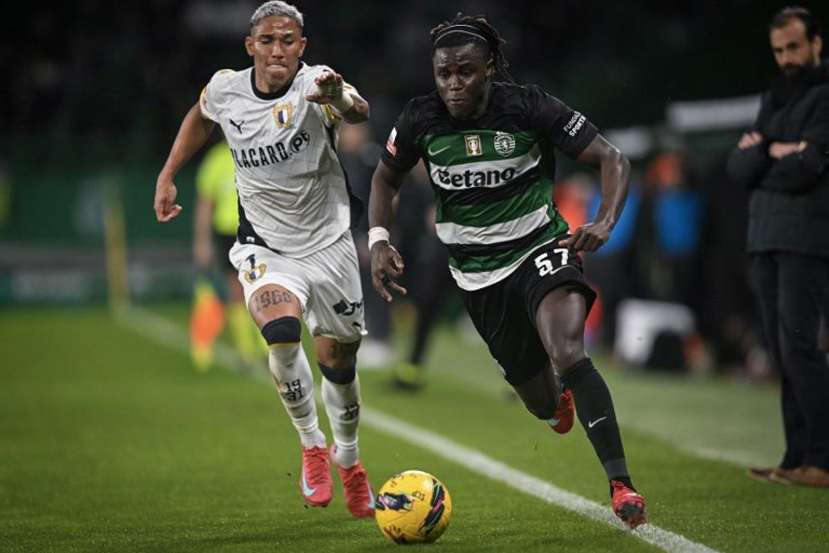 Sporting Lisbon's Portuguese defender #57 Geovany Quenda (R) runs with the ball challenged by FC Famalicao's Brazilian forward #07 Marcos Vinicios during the Portuguese League football match between Sporting CP and FC Famalicao at Jose Alvalade stadium in Lisbon on March 15, 2025.  Patricia DE MELO MOREIRA / AFP