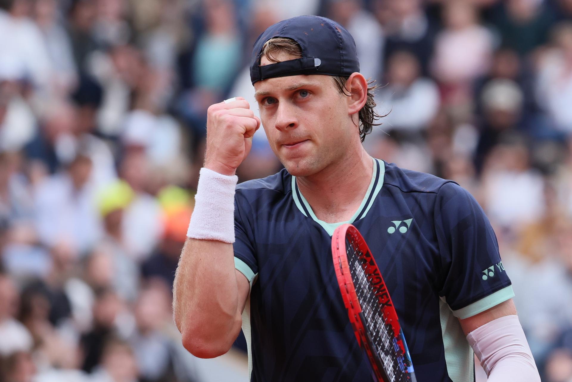 Belgian Zizou Bergs reacts during a match between Belgian Bergs and French Mpetshi Perricard in the first round of the Men's Singles at the Roland Garros French Open tennis tournament, in Paris, France, Sunday 25 May 2025. This year's tournament takes place from 25 May to 08 June. BELGA PHOTO BENOIT DOPPAGNE
