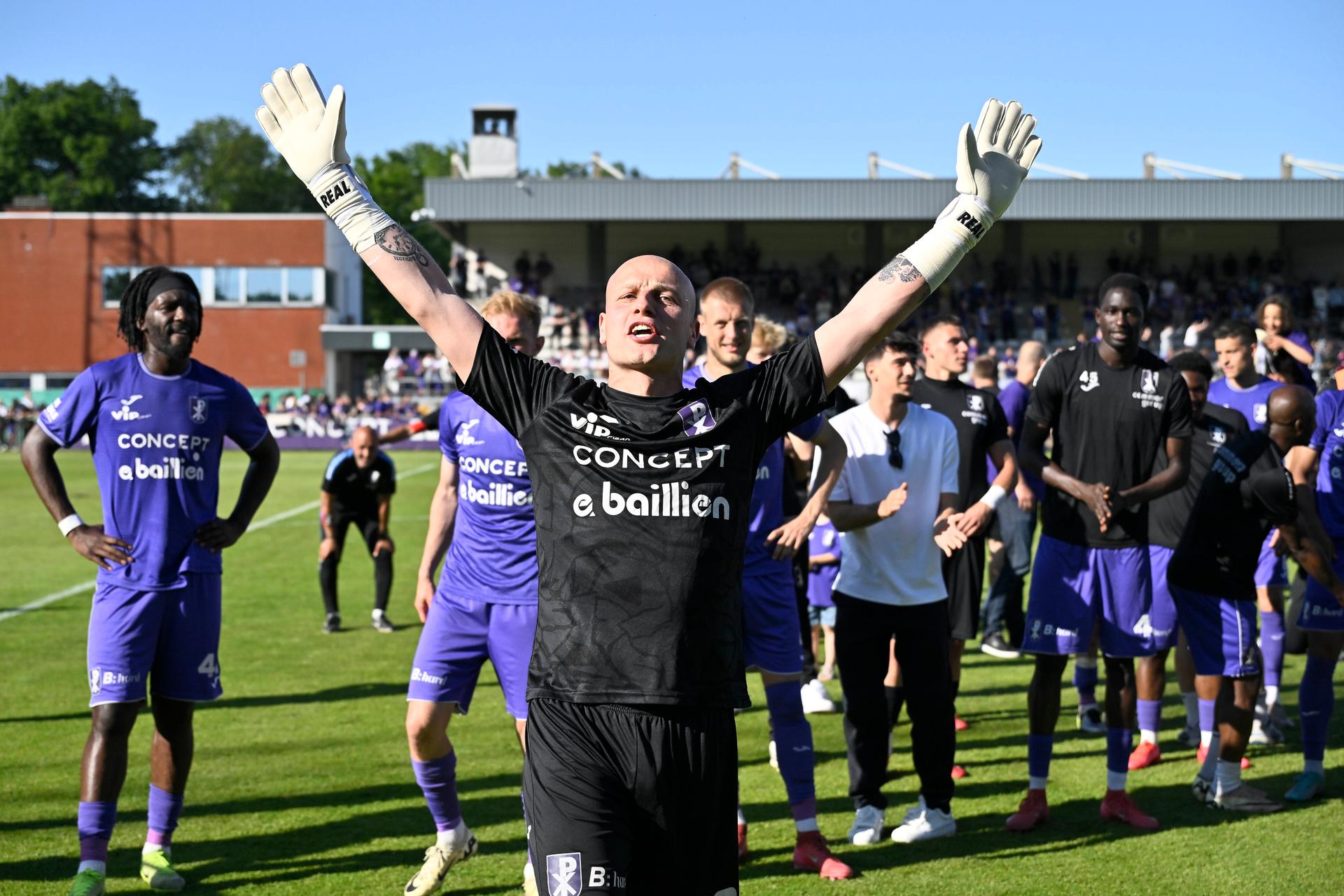 Patro Eisden's goalkeeper Jordi Belin celebrates after a soccer match between Patro Eisden Maasmechelen and KSC Lokeren-Temse, Sunday 11 May 2025 in Lokeren, the return leg in the Promotion Play-off finals of the 2024-2025 'Challenger Pro League' 1B second division of the Belgian championship. BELGA PHOTO JOHAN EYCKENS