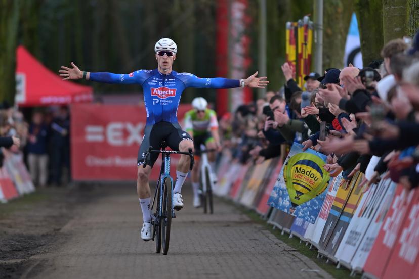 Belgian Niels Vandeputte celebrates as he crosses the finish line to win the men's elite race of the 'Parkcross' cyclocross cycling event, race 6/7 in the 'Exact Cross' competition, Wednesday 04 February 2026 in Maldegem. BELGA PHOTO DAVID PINTENS