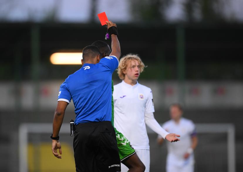 RSCA Futures' Basile Vroninks receives a red card from the referee during a soccer match between Royal Francs Borains and Rsca Futures, Sunday 13 April 2025 in Boussu, on day 29 of the 2024-2025 'Challenger Pro League' second division of the Belgian championship. BELGA PHOTO JOHN THYS