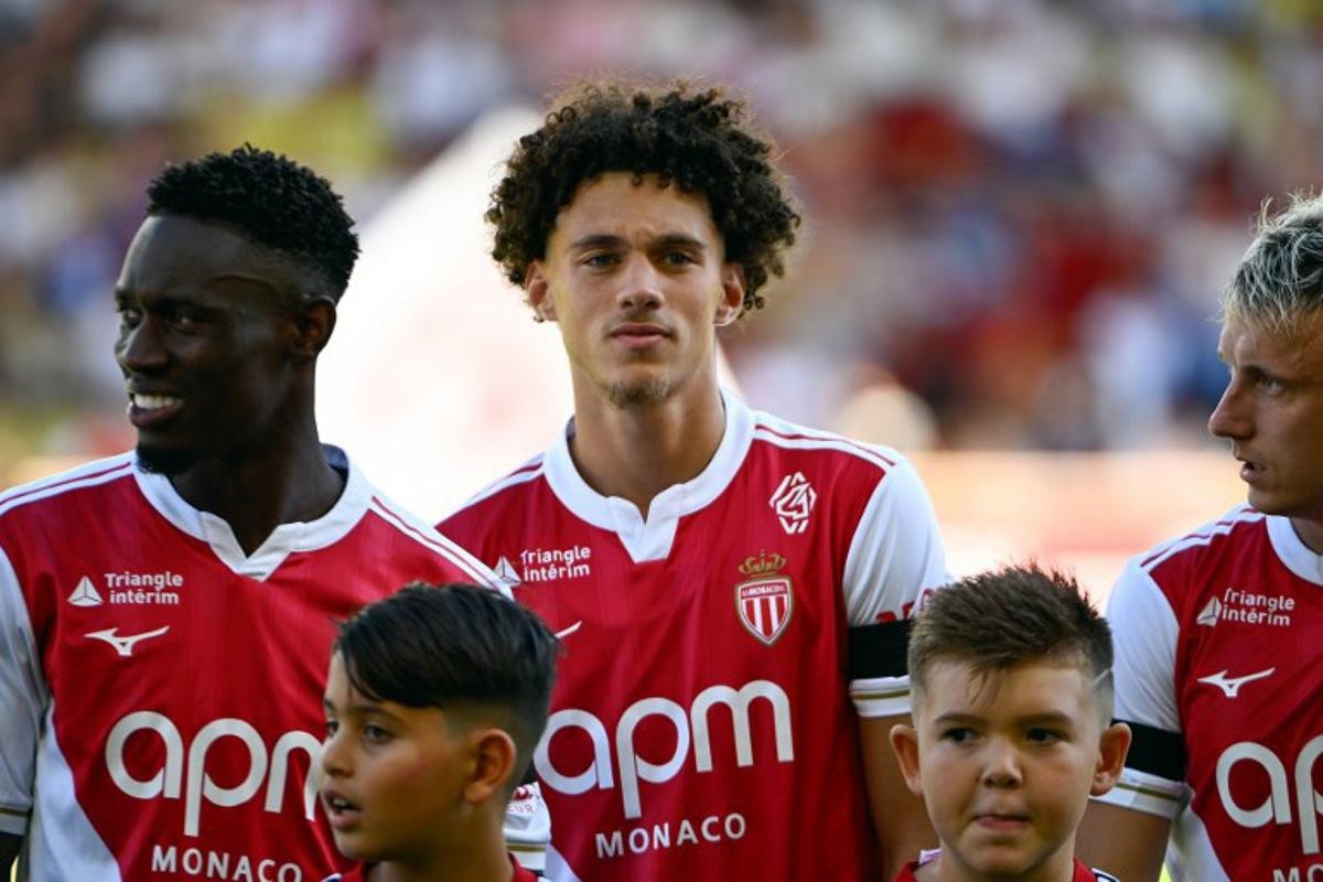 Monaco's French midfielder #11 Maghnes Akliouche (C) pose for a group photograph prior to the French L1 football match between AS Monaco and RC Strasbourg Alsace at the Louis II Stadium in the Principality of Monaco on August 31, 2025.  FREDERIC DIDES / AFP
