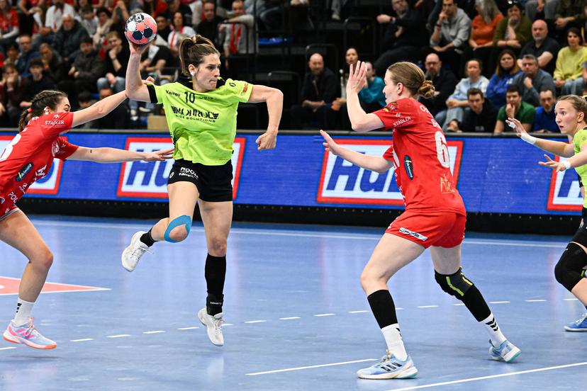 HB Sint-Truiden's Sara Marteleur and Eupen's Karen Annalena Schultze pictured in action during a handball game between KTSV Eupen and HB Sint-Truiden, Saturday 04 April 2026, in Hasselt, the women's final of the Belgian handball cup. BELGA PHOTO JILL DELSAUX